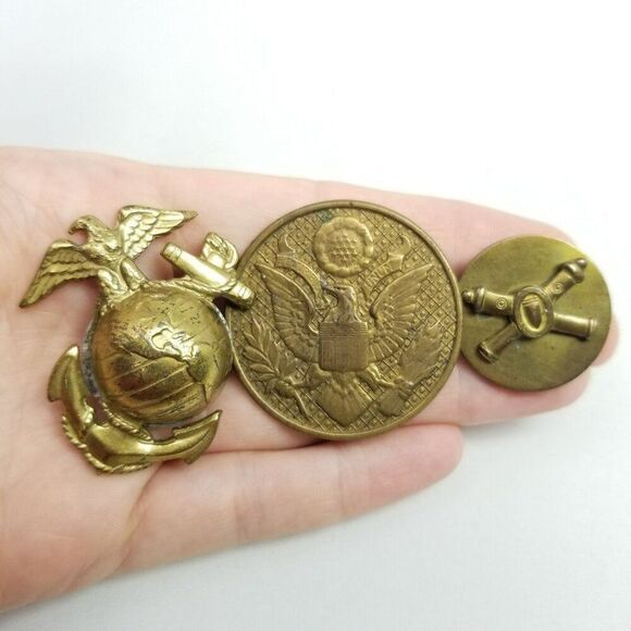Vintage WWII Mixed Lot of Military Badges, Estate - Picture 1 of 6